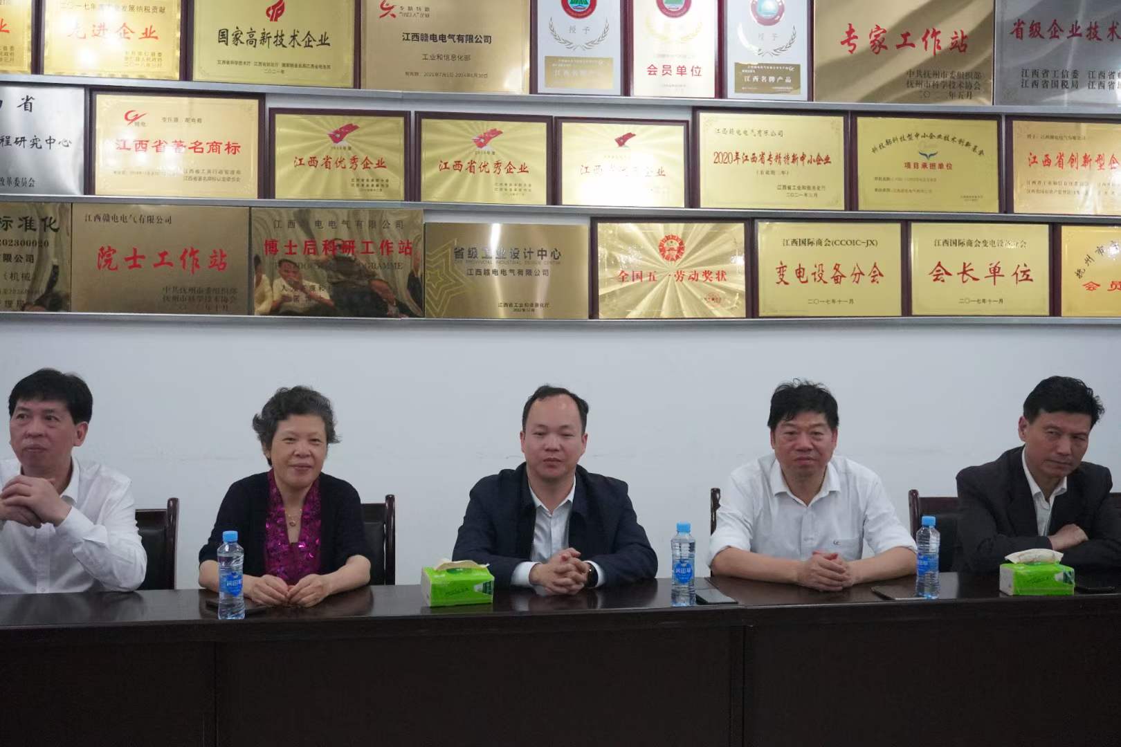 省中小企业协会会长饶剑明率南昌部分企业家到我司旅行考察_龙8头号玩家 | 电压互感器 | 非晶合金变压器 | 干式变压器 | 油浸式变压器