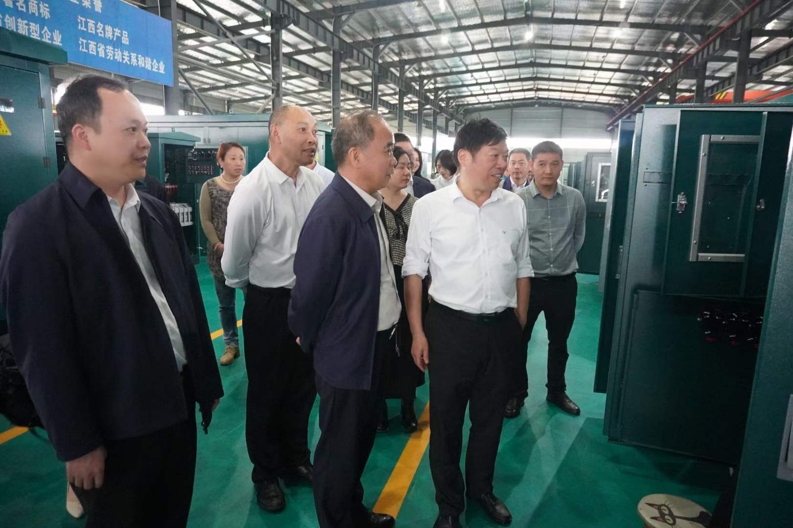省中小企业协会会长饶剑明率南昌部分企业家到我司旅行考察_龙8头号玩家 | 电压互感器 | 非晶合金变压器 | 干式变压器 | 油浸式变压器