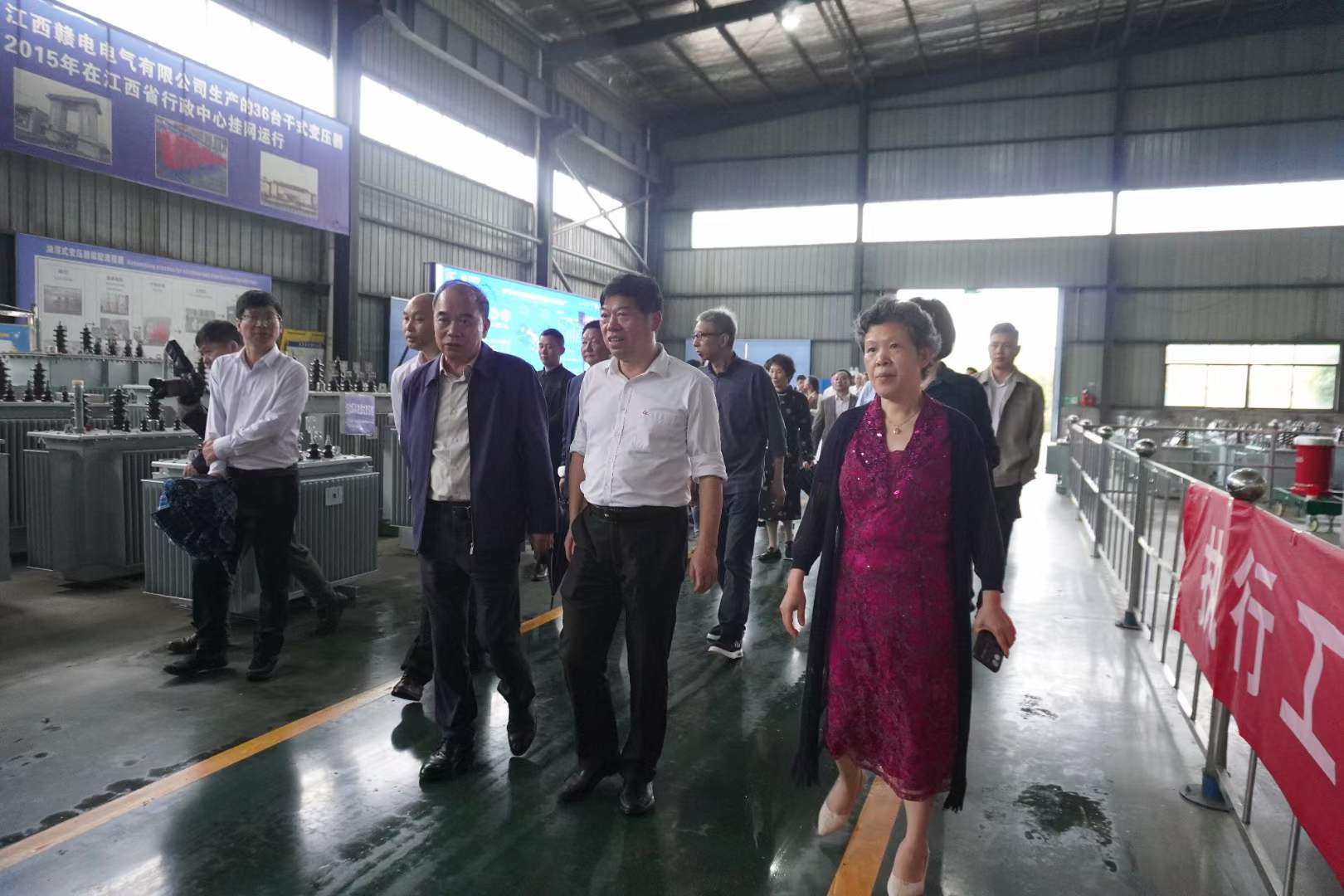 省中小企业协会会长饶剑明率南昌部分企业家到我司旅行考察_龙8头号玩家 | 电压互感器 | 非晶合金变压器 | 干式变压器 | 油浸式变压器