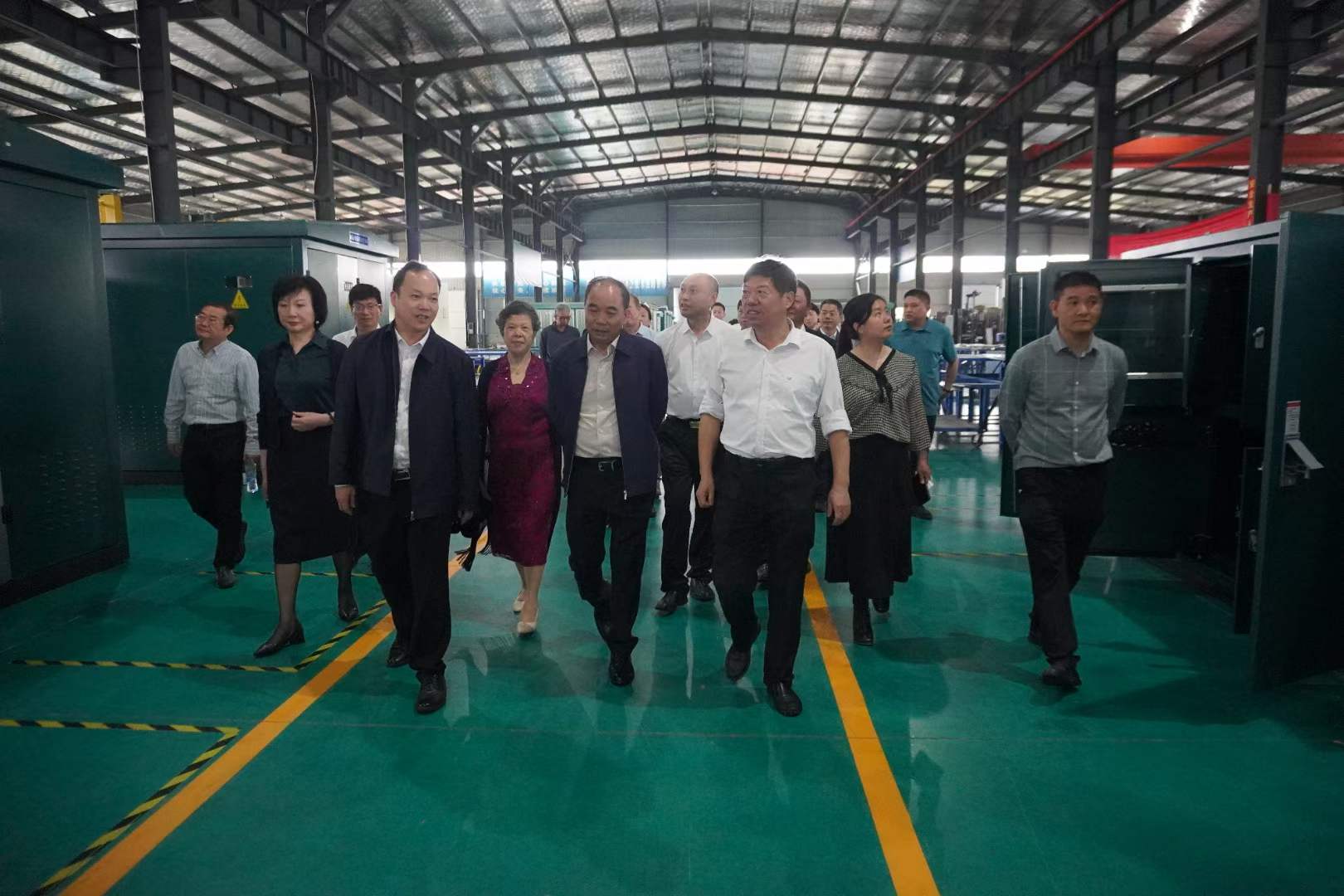 省中小企业协会会长饶剑明率南昌部分企业家到我司旅行考察_龙8头号玩家 | 电压互感器 | 非晶合金变压器 | 干式变压器 | 油浸式变压器
